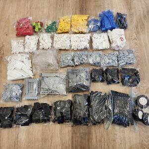 LEGO Icons: Ghostbusters Ecto-1 (10274) 94% Complete No Instructions